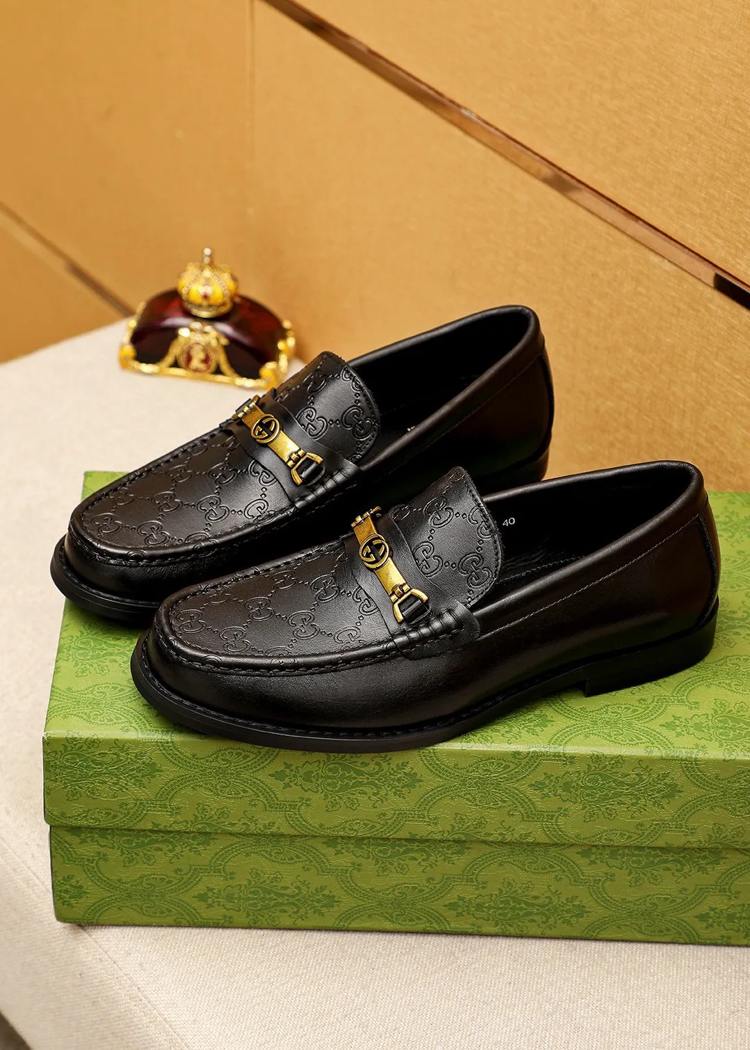 Men's shoes 💰460 💐 Product trademark: GUCCI "Gucci" casual leather shoes Regular size: 38-44 (45🉑️customized) Product materials: Selected imported first-layer calfskin embossed upper + luxury hardware buckle, imported water-dyed cow leather lining. Strong three-dimensional visual effect, original combination outsole Color: 4⃣️colors available